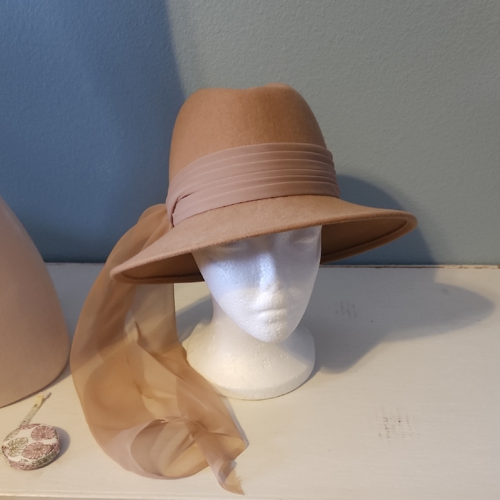 Splendid 100% Wool Elegant Tan Women's Hat  NWOT